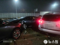 새벽 서울문산고속도로서 블랙아이스 43중 추돌…13명 부상