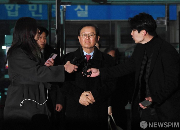 윤석열 전 대통령, 내란 혐의 첫 재판 출석...구속 취소 심문에 집중