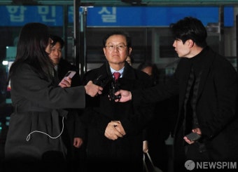 윤석열 전 대통령, 내란 혐의 첫 재판 출석...구속 취소 심문에 집중