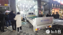 세종서 60대가 몰던 화물차, 아름동약국으로 돌진