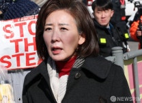 서울구치소 찾아 윤 대통령 면회 마친 나경원 의원