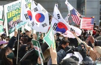 이화여대 윤석열 대통령 탄핵 반대와 찬성의 현장