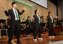 제자위해  공연하는 이대 남성교수 중창단