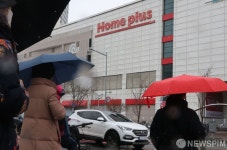 소비자 기다리는 홈플러스 영등포점
