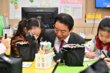 최학범 경남도의회 의장, 고성초 늘봄 교실 현장 점검