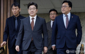 간담회 참석하는 권성동-이복현-김병환