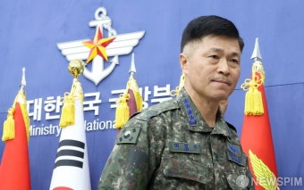 '전투기 오폭 사고' 관련 브리핑 마친 이영수 공군참모총장