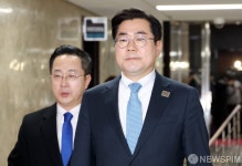 비상의원총회 참석하는 박찬대 원내대표