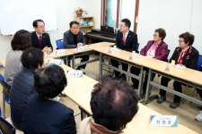 김영환 충북지사, 괴산서 도정 설명회...주민과 소통