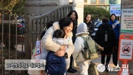 명품교육·미래도시 과천시엔 초등 입학생 챙기는 신계용 시장이 있다