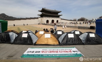 윤석열 대통령 파면 촉구 단식 농성하는 부산 대학생들