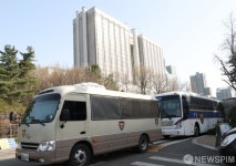 경찰, 서울법원종합청사 입구 차벽 설치
