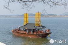 익산 금강 유람선 곰개나루 호 첫 항해 시작