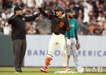 [MLB] 이정후, 3안타 폭발... 오라클 파크에 '바람'이 분다
