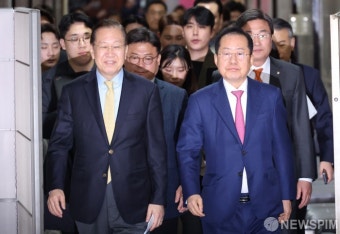 면담 위해 이동하는 권영세-홍준표