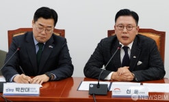 인사말하는 신훈 희망브리지 사무총장