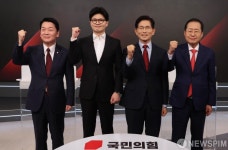 포즈 취하는 안철수-한동훈-김문수-홍준표