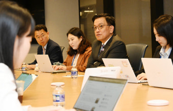 최상목 부총리, 한덕수 출마설에 '노코멘트'…1분기 역성장에 