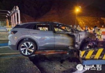 용인서울고속도로서 외제 SUV 전기차 화재...3명 대피