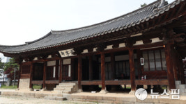 [로컬이 기회다] 충주 관아골의 부활...청년이 모이면 골목이 살아난다
