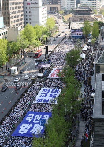 올해 유급 의대생, 최소 2년 수업 못 들을까…
