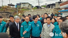 경북산불 직격탄 영덕 석리 피해현장 둘러보는 김문수 후보
