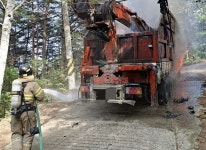 영덕 칠보산 임도서 집게차 화재...인명피해 없어