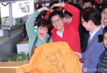 김문수, 대선 첫 유세 가락시장 방문