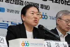 기자회견문 낭독하는 김성달 경실련 사무총장