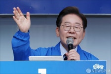 구미역 광장서 연설하는 이재명 후보