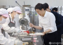 학식먹자 서울교대 식당 찾은 이준석