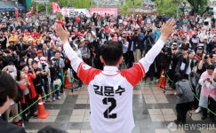 수원 지동시장 유세하는  김문수 국민의힘 대선 후보