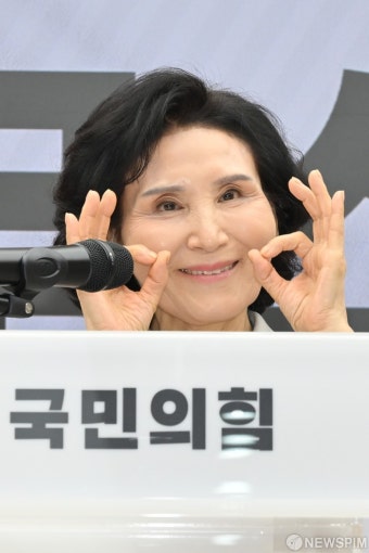 설난영 여사, 전남 순천서 유세…김문수 후보 지지 호소에 지역민들 열광