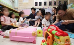 설난영 여사와 어린이집 찾은 김문수 국민의힘 대선 후보