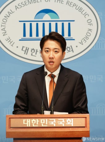 긴급기자회견 연 이준석 후보, 
