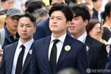 추도식 참석하는 김용태 비대위원장