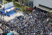 평내호평역 앞 유세 여는 이재명 더불어민주당 대선 후보