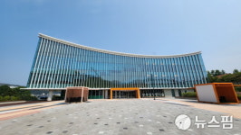무주 상상반디숲 도서관, 치매극복선도 도서관 지정