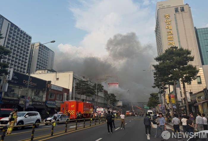 서울 중구 세운상가 인근 노후 건물 화재, 큰 불 약 5시간 만에 제어 완료