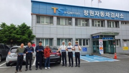 경남경찰, 고령 운전자 식별 표지 800매 배부…사고 선제적 예방