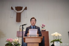성남주민교회에서 기자회견 여는 이재명 더불어민주당 대선 후보