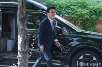 인사청문회 준비 사무실 출근하는 김민석 국무총리 후보자