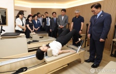 공릉구민체육센터 시설 라운딩하는 오승록 노원구청장