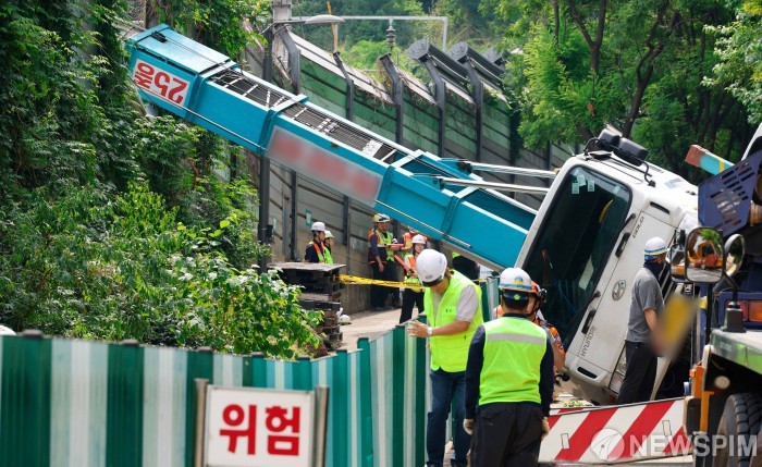 서대문구 연희동 사다리차 사고, 운전자 음주로 경의중앙선 운행 중단
