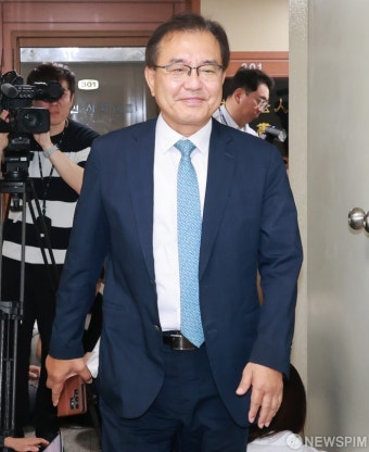 사무실로 이동하는 이명현 채상병 특검