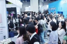 인파로 북적이는 2025 서울국제도서전