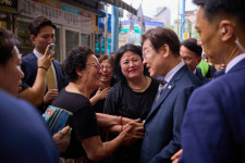 李대통령, 울산 전통시장 깜짝 방문…시민들 