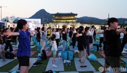 광화문 달빛요가 개막