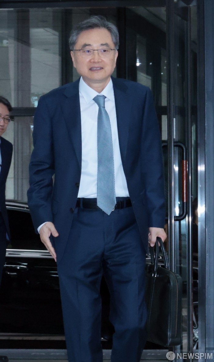 조현 장관, 고이즈미 신지로와 면담…한일 관계 협력 방안 논의