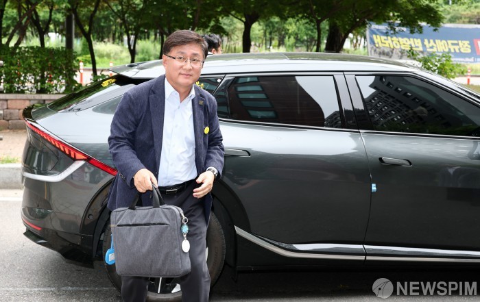 환경부 장관 환경부와 기상청 공무원 중 전기차 이용 비율 개선에 총력을 기울일 것